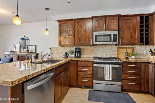 3036 Fawn Dr, Park City UT 84098-5368 exterior