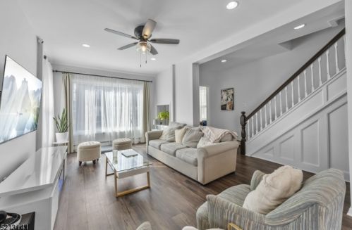 284 Maple St, Kearny, NJ 07032-2023