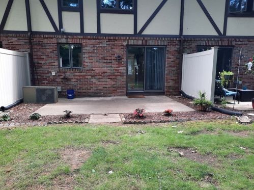 18 Mansion Woods Dr, Agawam MA 01001-2398 exterior