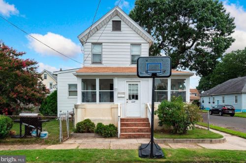 1027 Asbury Ave, West Deptford, NJ 08063-1401