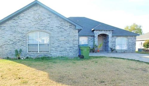 3108 Creekside Dr, Garland TX  75048-2364 exterior