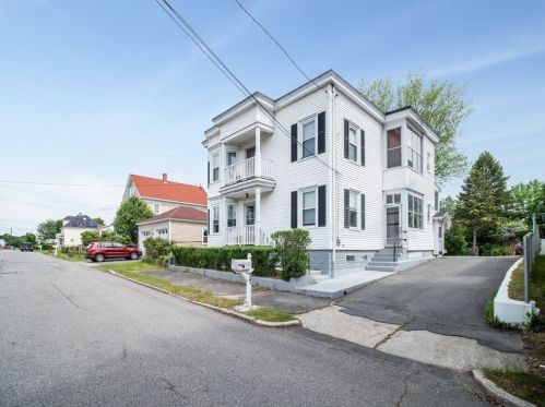 77 Riverdale St, Methuen MA 01844-6105 exterior