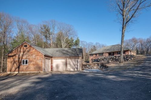 64 Butterhill Rd, Amherst, MA 01002-9737