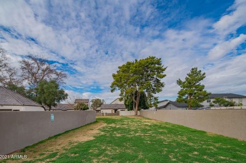 1124 Belmont Ave, Phoenix AZ 85051-6765 exterior