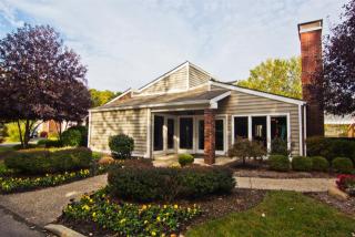 7716 Sundance Dr, Louisville KY  40222-4766 exterior