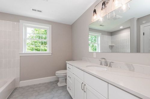 53 Lantern Ln, Arlington MA 02474-1806 exterior