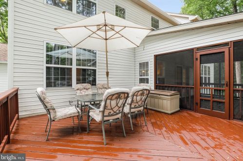 5424 Wooded Way, Columbia MD 21044-5722 exterior