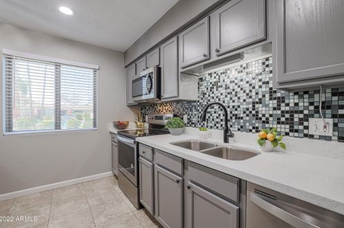 3402 32nd St, Phoenix, AZ 85018-5611