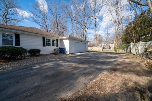 39 Sunset Dr, Seekonk MA 02771-4511 exterior