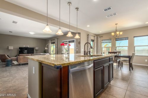 1759 Desperado Way, Phoenix AZ 85085-6327 exterior