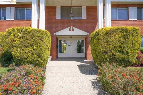 300 Warren Ave, San Leandro CA 94577-5063 exterior