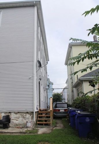 75 Flint St, Fall River MA 02723-2121 exterior