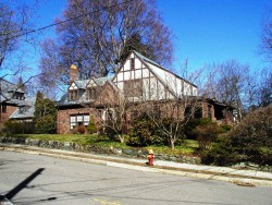 374 Highland St, Newton, MA 02465-2706