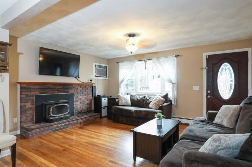 83 Colonial Dr, Taunton MA 02780-3801 exterior