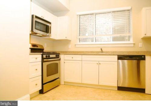 323 6th St, Philadelphia, PA 19106-4137