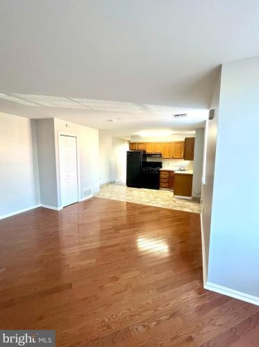 2401 5th St, Philadelphia, PA 19148-3907