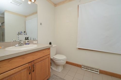 885 Randolph St, Canton MA 02021-1365 exterior