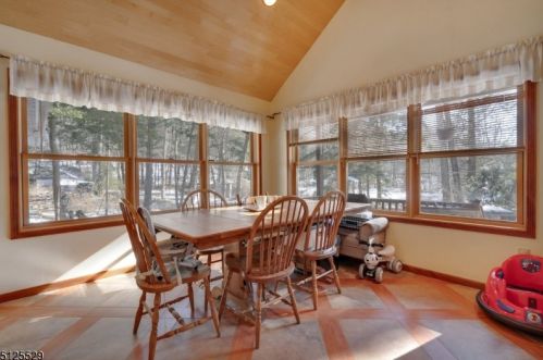 30 Colfax Dr, Skyline Lakes NJ  07456-1205 exterior