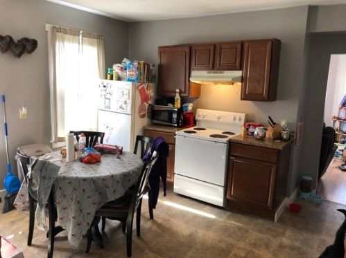 137 Eastern Ave, Worcester MA 01605-2813 exterior