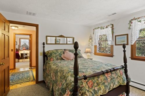 21 Mary Beth Ln, Harwich MA 02645-1326 exterior