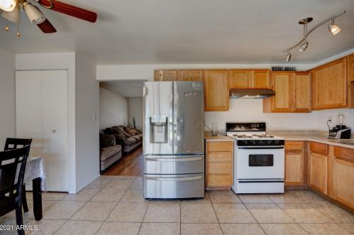 14233 38 St, Phoenix AZ 85018-5814 exterior