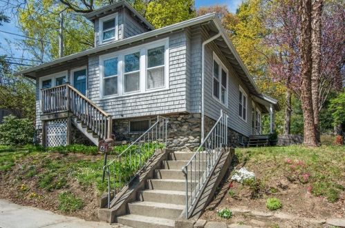 6 Farnum Ter, Worcester, MA 01602-2103