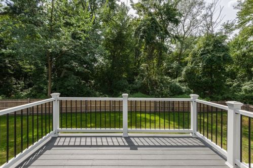 142 Donnellan Cir, Weymouth MA 02191-1762 exterior