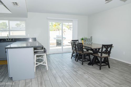 2322 Country Gables Dr, Phoenix AZ 85053-4532 exterior