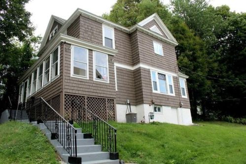 4 Genoa St, Worcester, MA 01603-2121