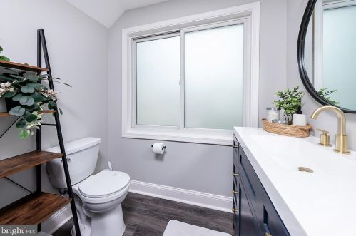 122 Sta Dr, West Deptford NJ 08096-3543 exterior