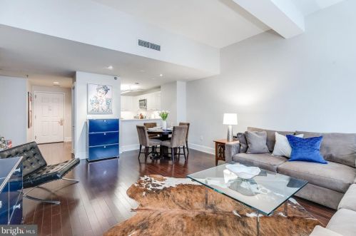 1500 Chestnut St, Philadelphia, PA 19102-2737