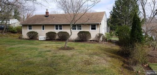 20 Woodland Rd, Cresskill NJ  07626-1031 exterior