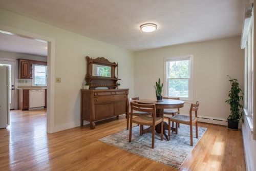 418 Shays St, Amherst MA  01002-2945 exterior