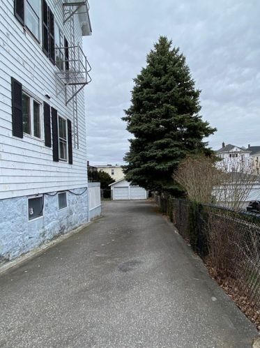 480 Belmont St, Fall River MA 02720-3801 exterior