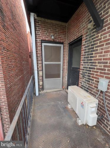 2038 Locust St, Philadelphia PA 19103-5614 exterior