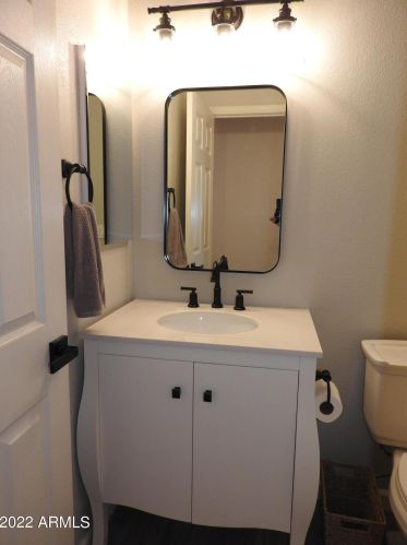 3041 Blackhawk Dr, Phoenix AZ 85050-4821 exterior