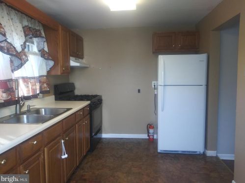 101 Mantua Blvd, West Deptford NJ  08051-1025 exterior