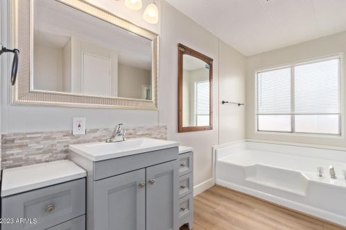 424 Charleston Ave, Phoenix AZ  85022-1529 exterior