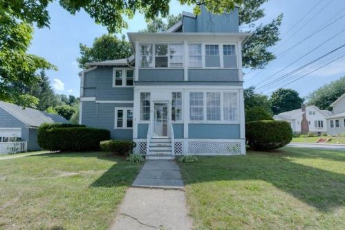 2 Calumet Ave, Worcester, MA 01606-2104