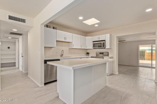 12602 38th Dr, Phoenix, AZ 85029-2007