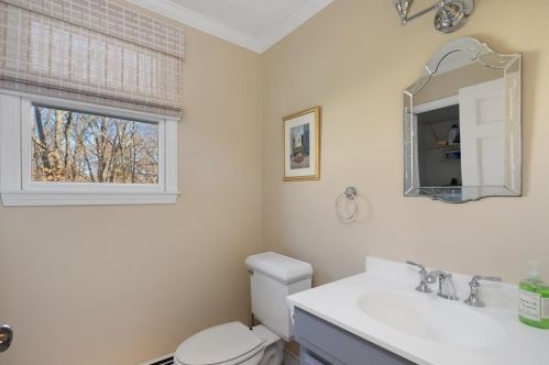 84 Leavitt St, Hingham MA 02043-2973 exterior