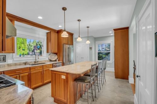 12 Baker Ave, Beverly MA 01915-3504 exterior