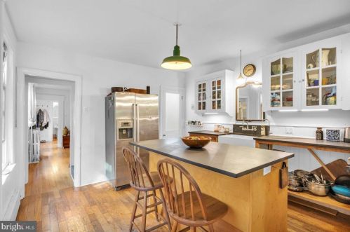 966 5th St, Philadelphia, PA 19123-1402