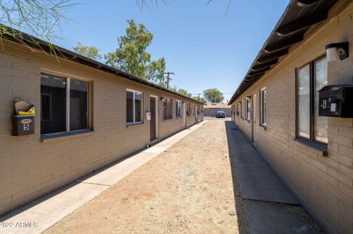 4607 16 St, Phoenix AZ 85006-3709 exterior