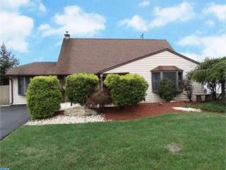 9 Hyacinth Rd, Levittown, PA 19056-1130