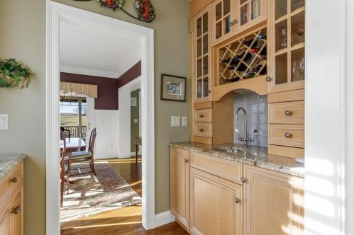 16 Black Rock Dr, Hingham MA 02043-4892 exterior