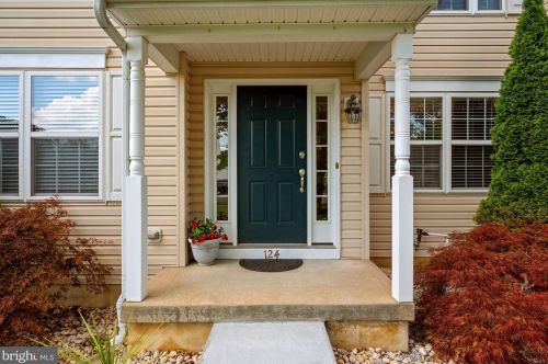 124 Independence Dr, West Deptford, NJ 08096-6876