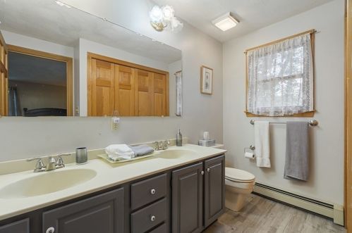 2 Jonathan Rd, Burlington MA 01803-1414 exterior