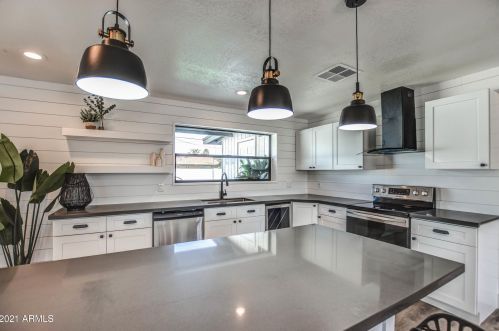 3212 Captain Dreyfus Ave, Phoenix AZ  85032-6146 exterior