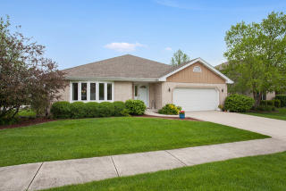 67 Deborah Dr, Lemont IL  60439-7403 exterior